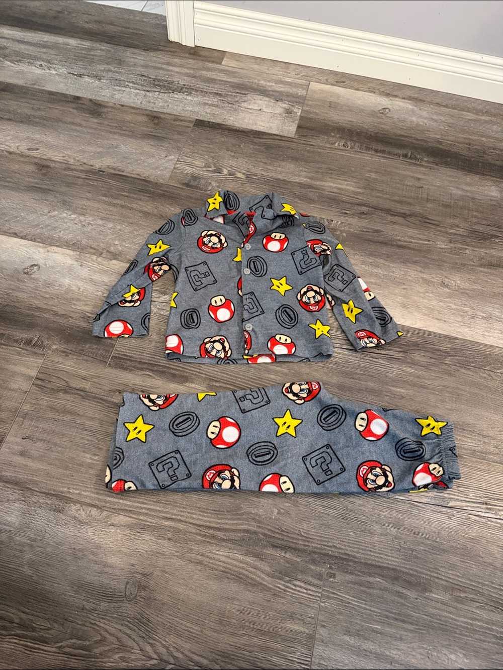 Super Mario Kids Grey Super Mario-Themed Fleece Pajama Set